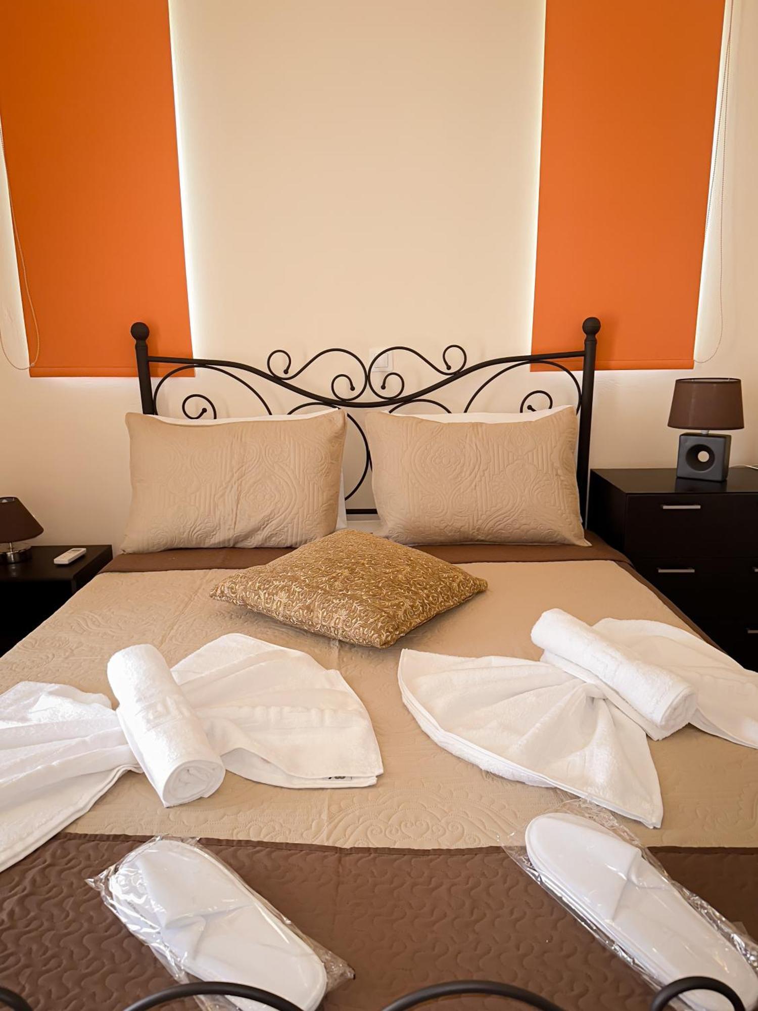 Sun N' Salt II Apartment Толон Екстериор снимка