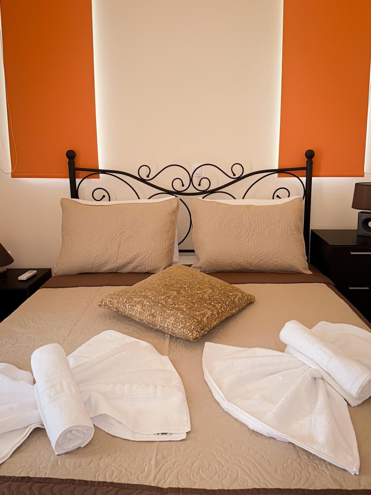 Sun N' Salt II Apartment Толон Екстериор снимка